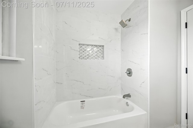 1418 W 13 Mile Rd, Royal Oak, MI 48073 - full bath with washtub / shower combination
