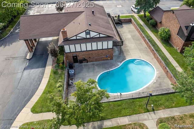 29284 Wellington Rd W, Southfield, MI 48034 - view from above of property with a pool