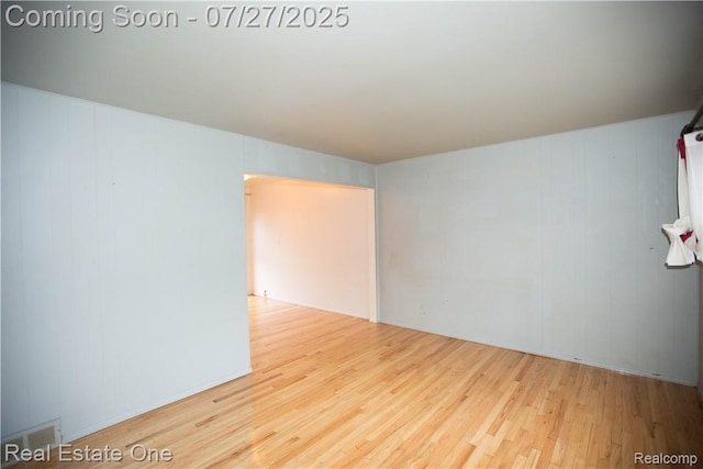 25702 Cambridge Ct, Roseville, MI 48066 - photo 3