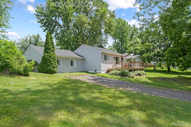 4860 Lindholm Dr, White Lake, MI 48383 - view of front of property with a wooden deck, a front lawn, and crawl space