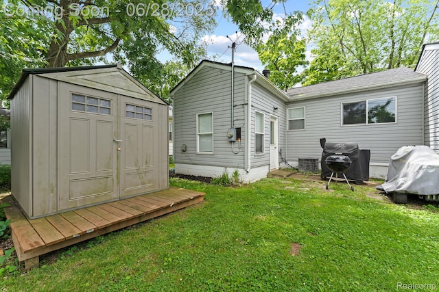 4860 Lindholm Dr, White Lake, MI 48383 - back of property featuring a storage unit and a yard
