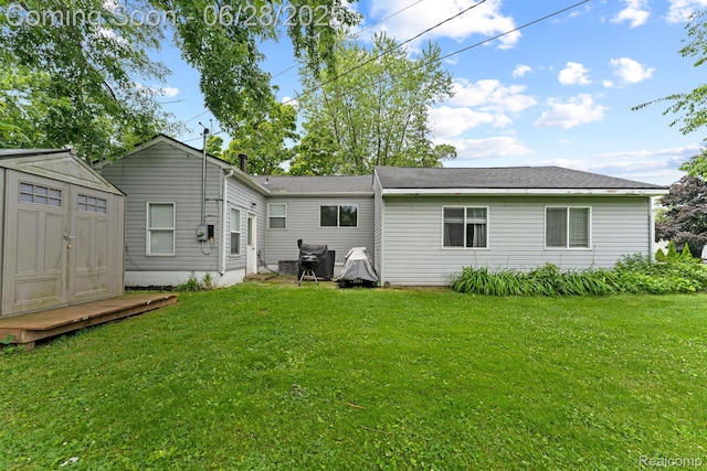 4860 Lindholm Dr, White Lake, MI 48383 - rear view of house featuring a shed and a lawn