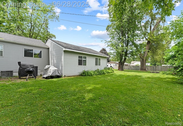 4860 Lindholm Dr, White Lake, MI 48383 - view of yard