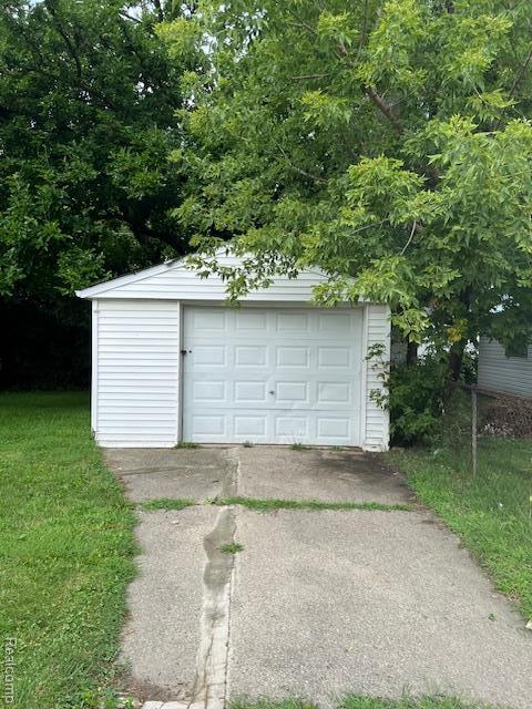 21111 Beechwood Ave, Eastpointe, MI 48021 - photo 2