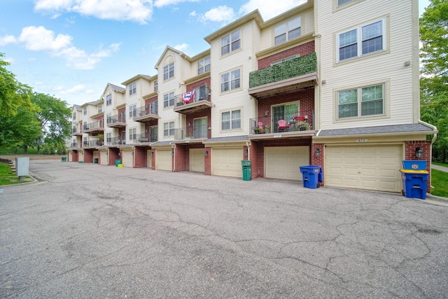 662 Village Ln, Milford, MI 48381 - view of apartment building / complex