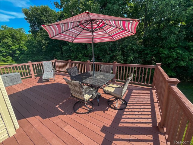 5580 Birch Ln, Davisburg, MI 48350 - wooden terrace featuring outdoor dining area