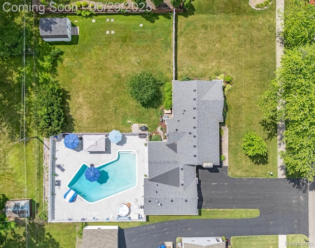 187 Gateway Dr, Waterford, MI 48328 - aerial view of a pool area