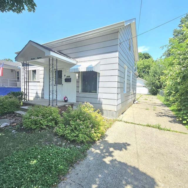 1418 Birney St, Saginaw, MI 48602 - view of front of house featuring a porch