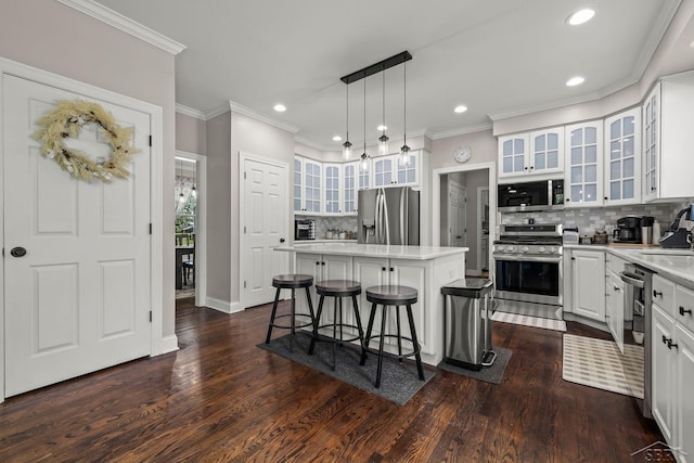 12449 Northway Pkwy, Freeland, MI 48623 - kitchen with stainless steel appliances, a center island, tasteful backsplash, a kitchen bar, and crown molding