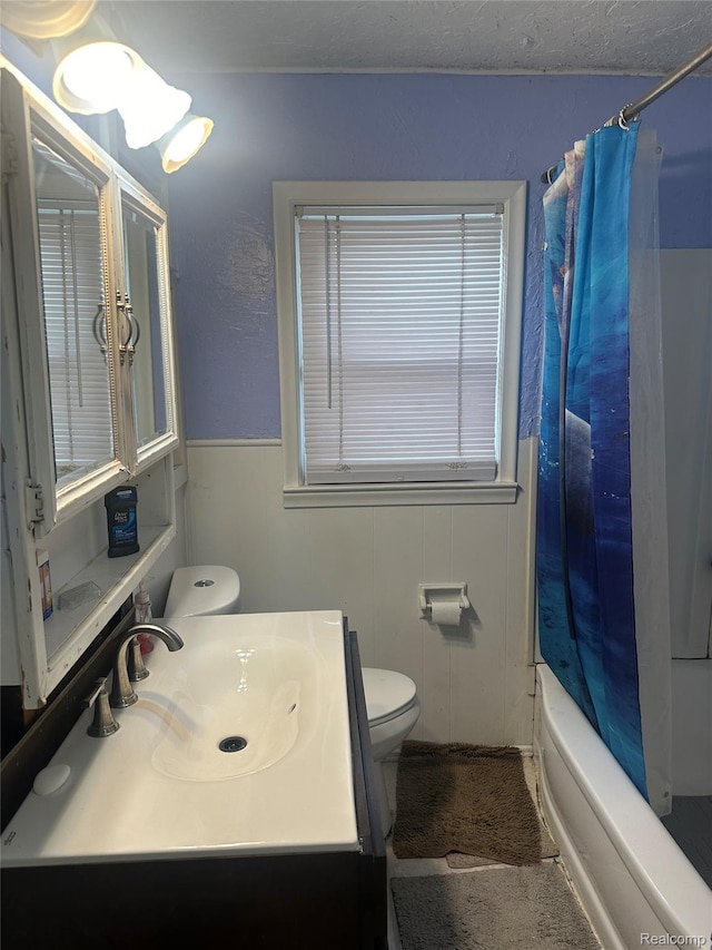 967 Hubbard Ave, Flint, MI 48503 - full bathroom with shower / bath combo with shower curtain and vanity