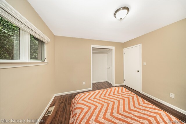 6730 Halyard Rd, Bloomfield Hills, MI 48301 - unfurnished bedroom featuring dark wood finished floors and a closet