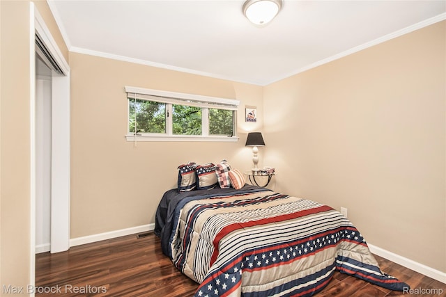 6730 Halyard Rd, Bloomfield Hills, MI 48301 - bedroom with wood finished floors, ornamental molding, and a closet