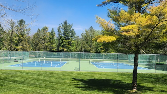 3400 Lakeside Dr S Unit 17, Petoskey, MI 49770 - view of tennis court