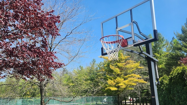 3400 Lakeside Dr S Unit 17, Petoskey, MI 49770 - view of sport court featuring basketball court