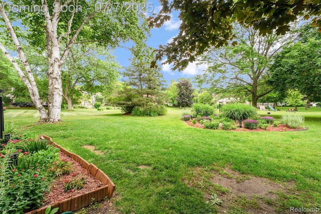 6611 Windmill Ln, West Bloomfield, MI 48324 - view of grassy yard