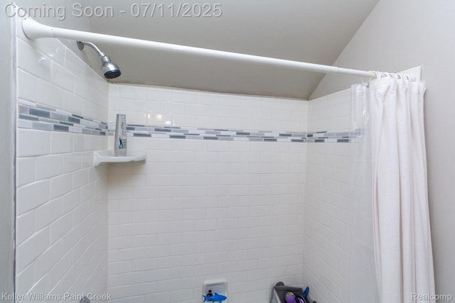 1424 Lakepointe St, Detroit, MI 48230 - bathroom featuring tiled shower and vaulted ceiling