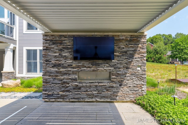 12974 Boulderway Trl, Grand Haven, MI 49417 - view of patio / terrace