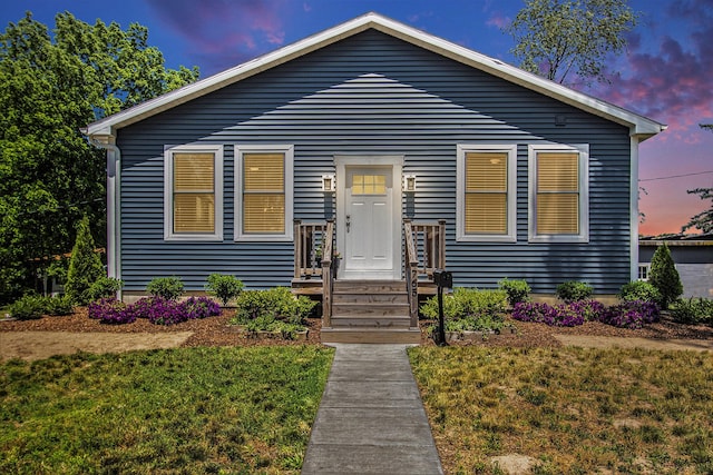 765 S Haven Pl, South Haven, MI 49090 - bungalow featuring a yard