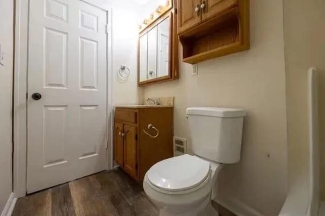 147 Draper Ave, Waterford, MI 48328 - bathroom with vanity and wood finished floors