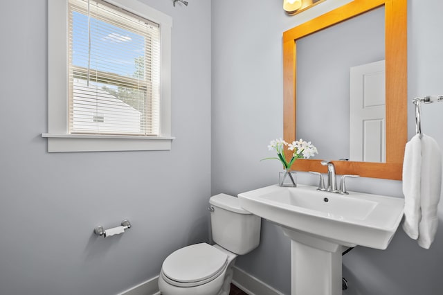 5661 Attleberry Ave, Kalamazoo, MI 49009 - bathroom with toilet and baseboards