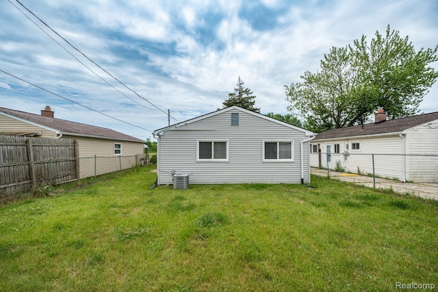 20327 Ellis St, Roseville, MI 48066 - rear view of house