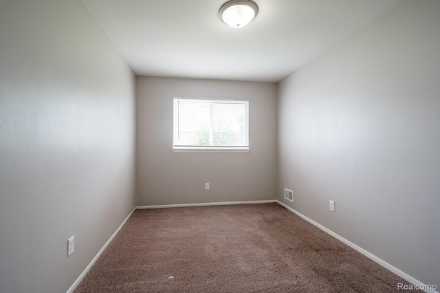 20327 Ellis St, Roseville, MI 48066 - unfurnished room with carpet flooring