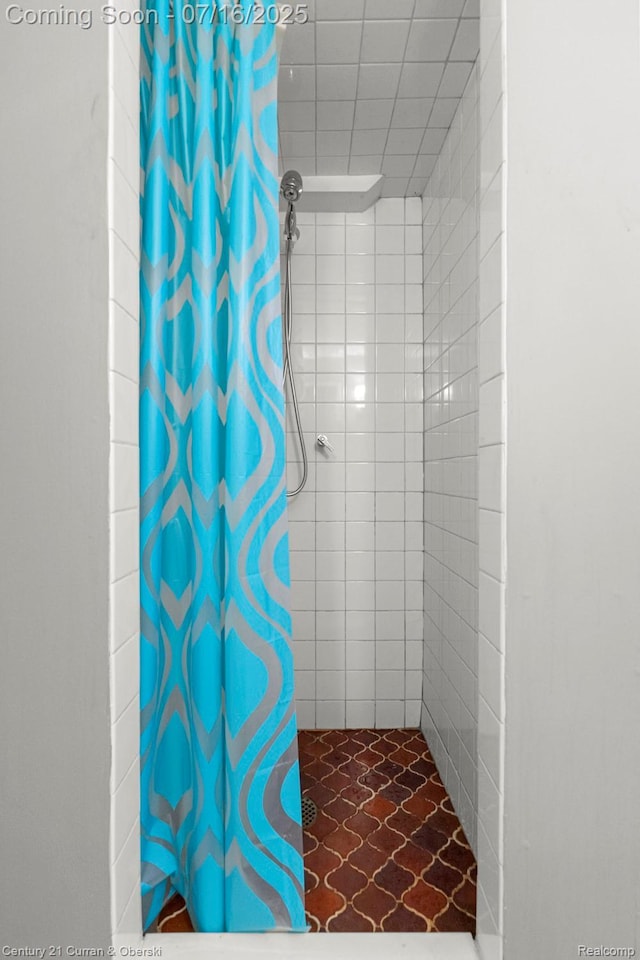 21280 Mada Ave, Southfield, MI 48075 - full bath featuring a stall shower