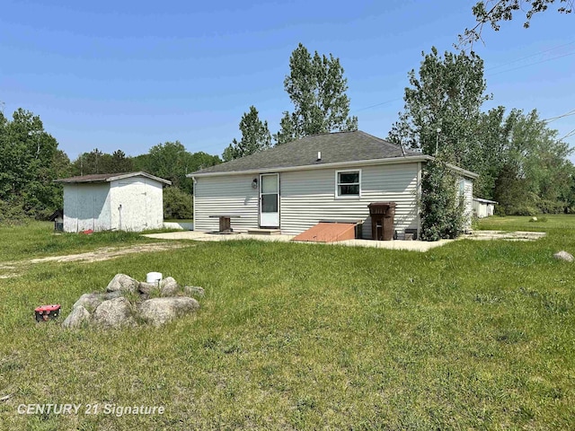2252 N M-18 Rd, Beaverton, MI 48612 - back of house featuring a lawn