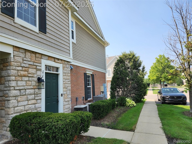 1108 Alameda Blvd, Troy, MI 48085 - photo 1