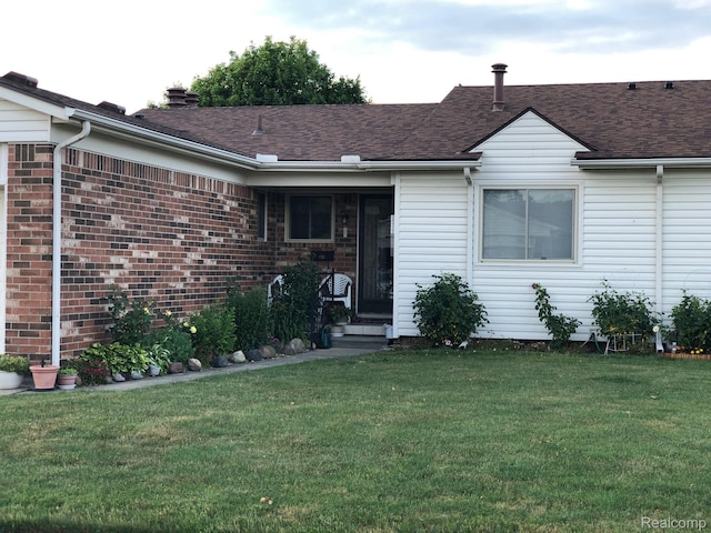 8681 Tucson Ct, Warren, MI 48093 - ranch-style home with a front yard, roof with shingles, and brick siding