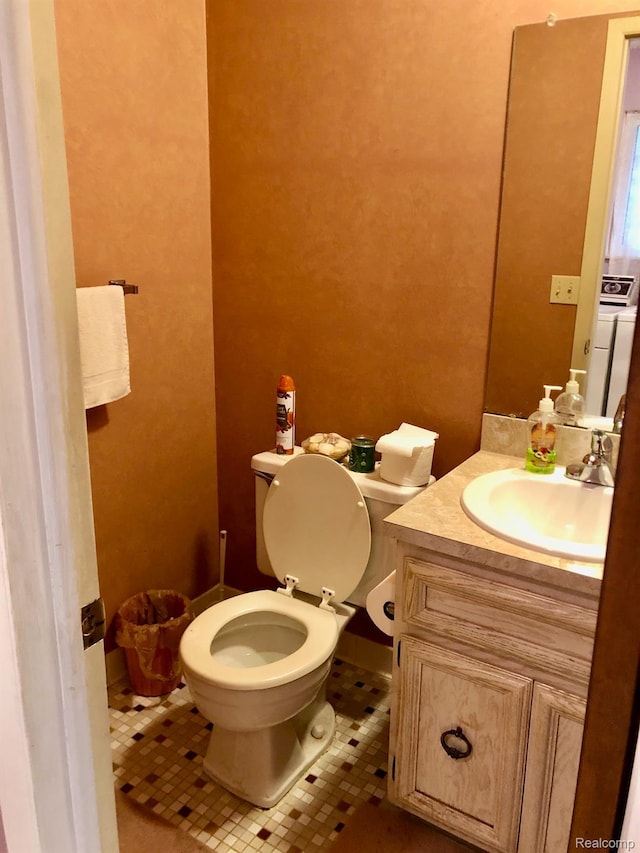 8681 Tucson Ct, Warren, MI 48093 - bathroom featuring vanity and tile patterned floors