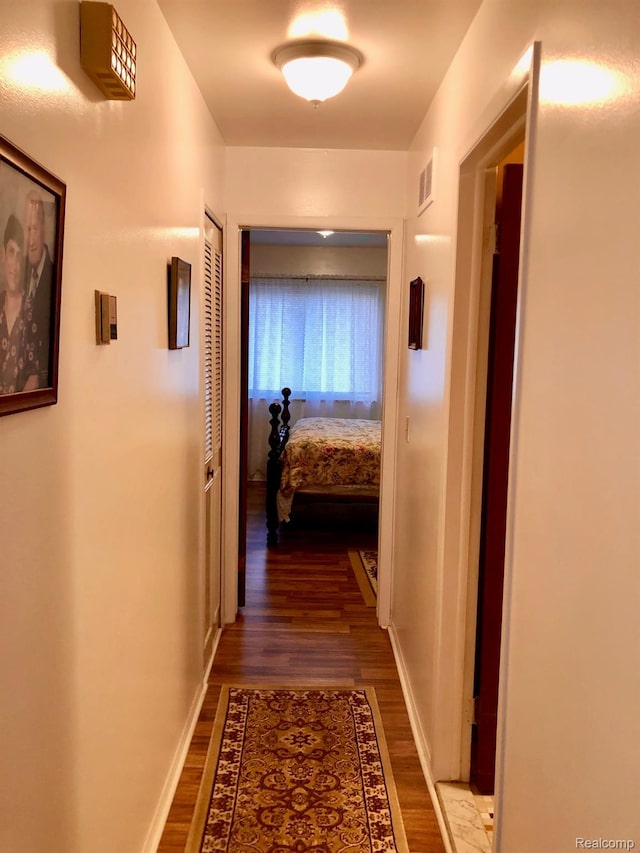 8681 Tucson Ct, Warren, MI 48093 - corridor featuring wood finished floors and baseboards