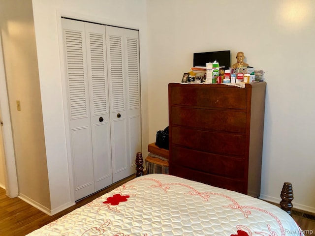 8681 Tucson Ct, Warren, MI 48093 - bedroom featuring wood finished floors and a closet