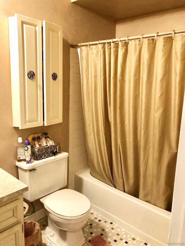 8681 Tucson Ct, Warren, MI 48093 - full bath with vanity and shower / tub combo