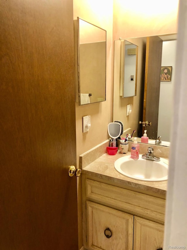 8681 Tucson Ct, Warren, MI 48093 - bathroom featuring vanity