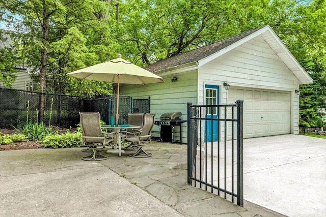 46210 Perkins Blvd, New Buffalo, MI 49117 - detached garage with a gate