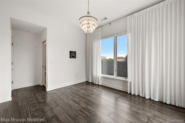 438 Selden St Unit 401, Detroit, MI 48201 - spare room featuring a chandelier and dark wood-style floors