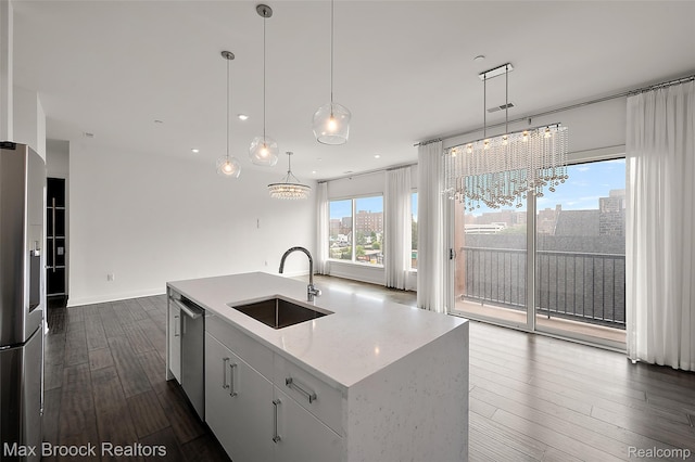 438 Selden St Unit 401, Detroit, MI 48201 - kitchen featuring stainless steel appliances, a chandelier, dark wood-style floors, an island with sink, and hanging light fixtures