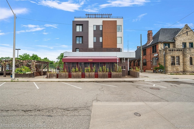 438 Selden St Unit 401, Detroit, MI 48201 - view of property featuring uncovered parking