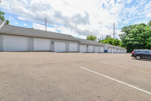 2208 Parkview Ave, Kalamazoo, MI 49008 - view of garage