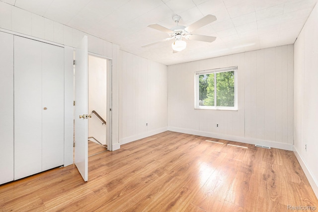 21048 Audrey Ave, Warren, MI 48091 - unfurnished bedroom featuring light wood finished floors, a ceiling fan, and a closet