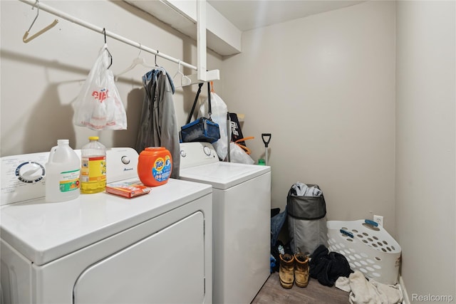 637 Lexington Ave, East Lansing, MI 48823 - washroom with washing machine and clothes dryer and wood finished floors