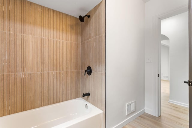 1680 Kalamazoo Ave SE, Grand Rapids, MI 49507 - full bath featuring wood finished floors and tub / shower combination