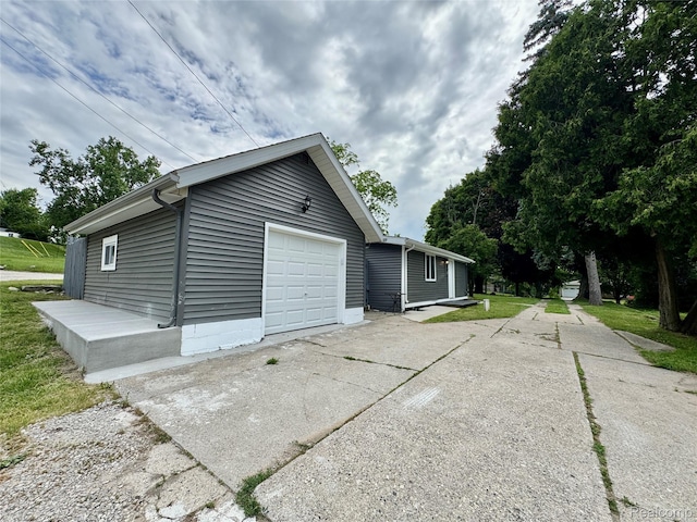 4915 Clarkston Rd, Clarkston, MI 48348 - garage with driveway