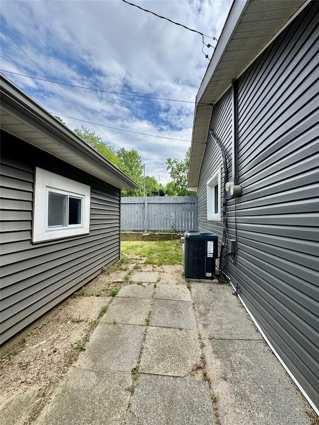 4915 Clarkston Rd, Clarkston, MI 48348 - view of patio / terrace