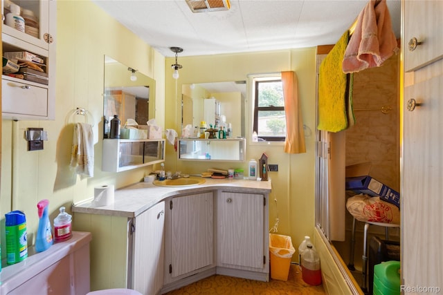 4175 Cherokee St, Gladwin, MI 48624 - kitchen featuring light countertops and decorative light fixtures