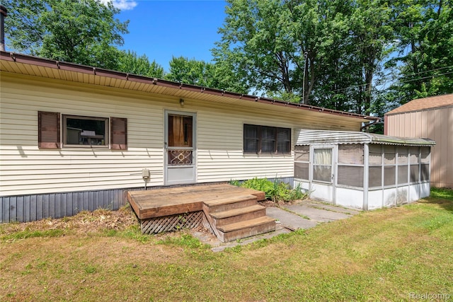 4175 Cherokee St, Gladwin, MI 48624 - back of property featuring a lawn