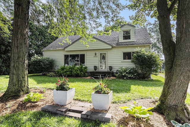 10351 Endicott St, Michigan, MI 48111 - cape cod house featuring a front lawn and roof with shingles