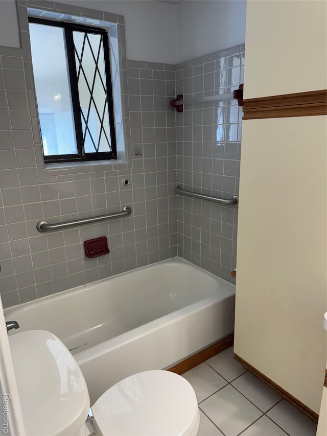 256 Oglethorpe Dr, Lapeer, MI 48446 - full bath with tile patterned floors and bathtub / shower combination