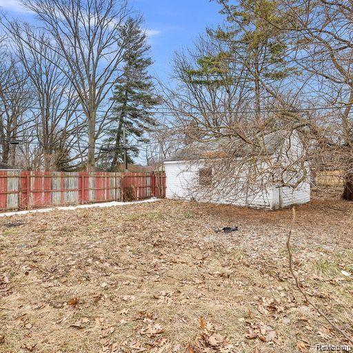 19405 Pierson St, Detroit, MI 48219 - view of yard